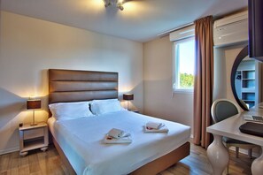 Unit with 1 Double bed or 2 Single beds. Exact unit will be assigned upon arrival. Views, colors