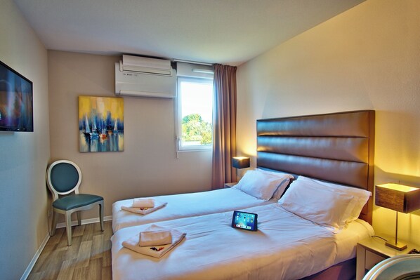 Unit with 1 Double bed or 2 Single beds. Exact unit will be assigned upon arrival. Views, colors