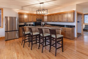 Fully equipped kitchen. 