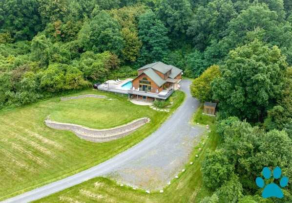 Welcome to Alpine Retreat! Nestled at the top of a private road, you couldn't ask for more privacy!