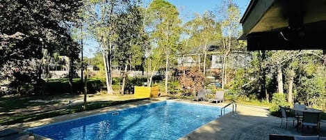 Gorgeous HUGE yard - pool, fire pit, River view, outdoor seating, fully fenced