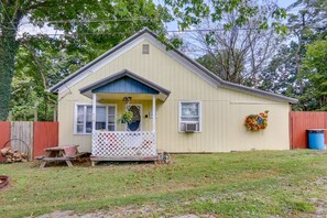 House Exterior | Close to State Parks | ~66 Mi to Downtown Columbus