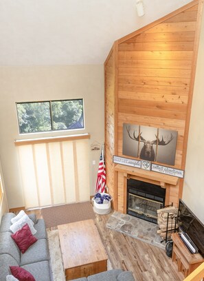 Indoors, Furniture, Living Room, Fireplace, Hardwood