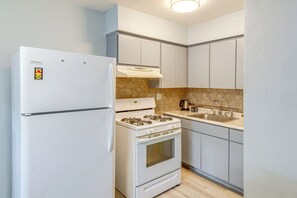 Kitchenette | Cooking Basics | Keurig Coffee Maker
