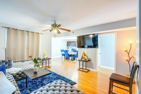 Chicago Vacation Rental | 2BR | 1BA | 1,400 Sq Ft | Stairs Required
