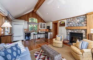 Living Room &amp; Fireplace