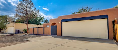 Albuquerque Vacation Rental | 3BR | 2BA | 1,587 Sq Ft | 1 Step Required