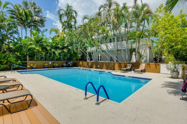 Key West Vacation Rental | 2BR | 2BA | 697 Sq Ft | Stairs Required