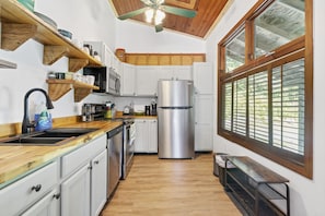 Remodeled kitchen with new dishwasher, fridge, Keurig, Mr. Coffee pot and more!