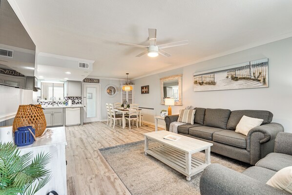 Panama City Beach Vacation Rental | 2BR | 1.5BA | 1,050 Sq Ft | 1 Step to Enter