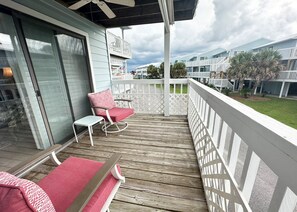 Bayview 81. 2 bedroom 2 bathroom. Sleeps 4. Managed by Island Rentals.