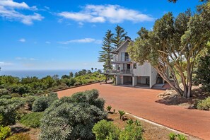 Ample driveway parking