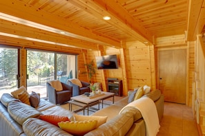 Living Room | 1st Floor | Smart TV | Expansive Lake Views