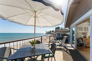 Top deck with dining for 4