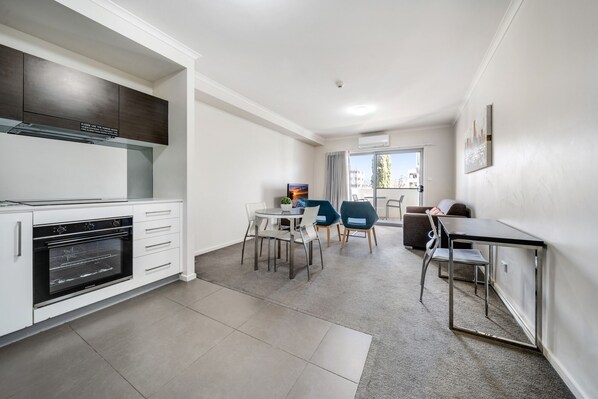 Kitchen/Dining Area