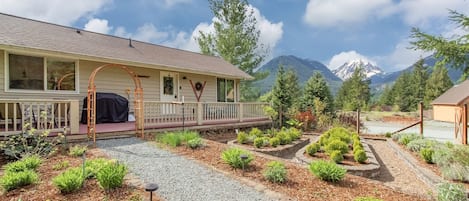 We are proud to present the Alpenhaus Make this quaint cottage your base for an unforgettable Packwood vacation.