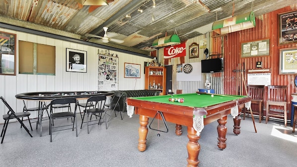 Bar (in der Unterkunft)