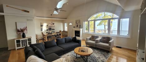 Spacious living room / dining area. Great window view of lakefront.