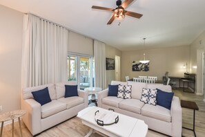 Palms 3103- Living Area