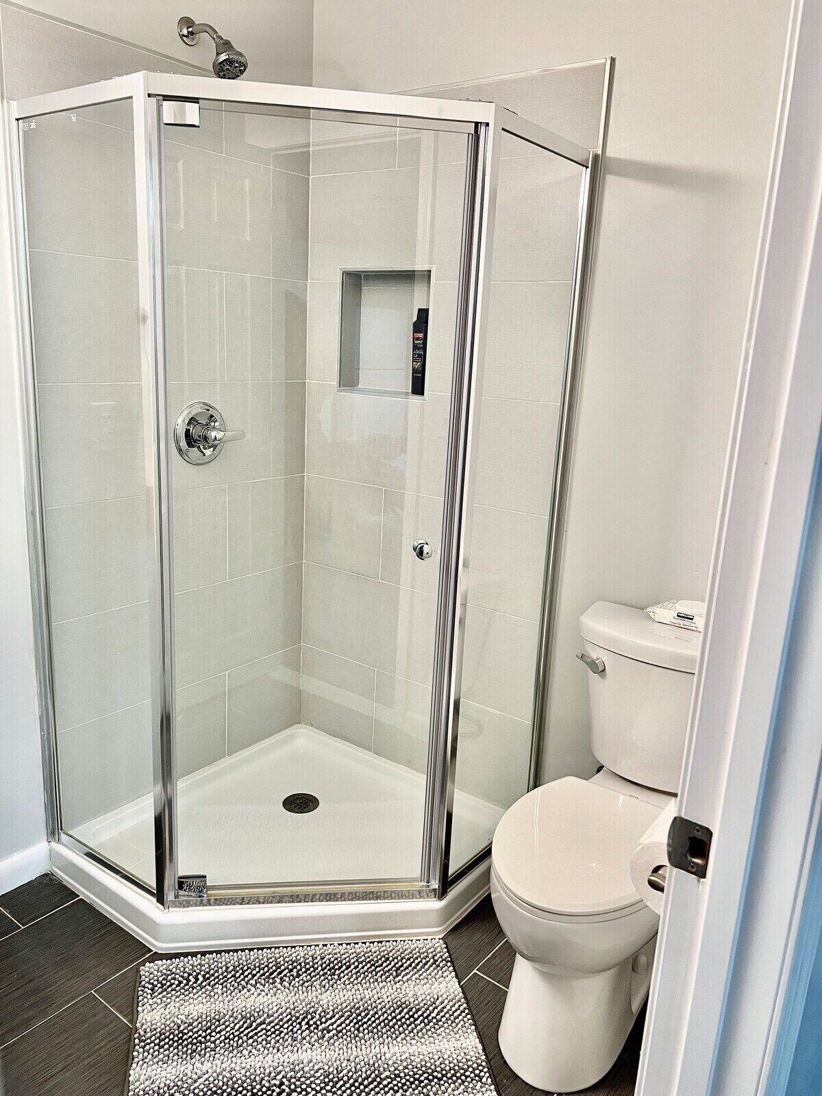 This guest suite is a 1 bedroom(s), 1 bathrooms, located in Reston, VA.