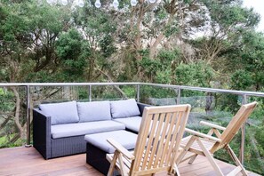 Outdoor seats allow you to enjoy the leafy view while relaxing on this comfortable sofa.