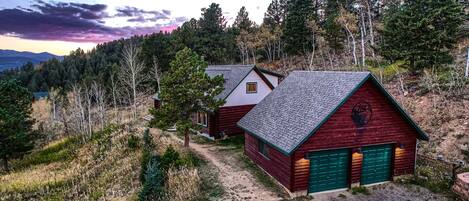 Mountain View Log Cabin - a SkyRun Nederland Property - Mountain View Log Cabin - You'll love the Log Cabin experience in the Colorado Rocky Mountains!