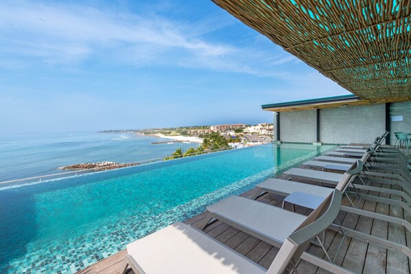 Infinity-Pool