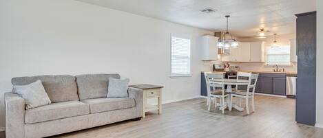 Mangum Vacation Rental | 2BR | 1BA | 1,100 Sq Ft | 2 Steps for Access
