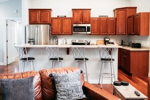 Fully stocked kitchen - has everything you need!