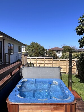 Outdoor spa tub