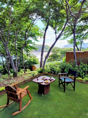 Garden area front of villa - ocean side - view to the sand in the small bay 