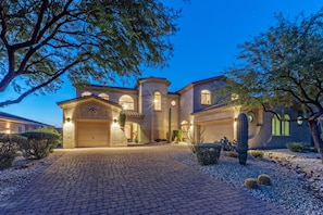 ARIZONA DAYDREAM in popular Gold Canyon is 5,000+ sq ft and has 2 garage spaces for your cars.