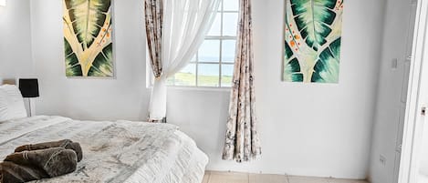 Ocean view Master bedroom with King-bed and ensuite bathroom