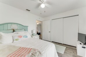 Third bedroom Queen bed and smart TV