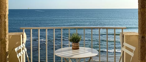 Balcon avec vue imprenable sur la baie