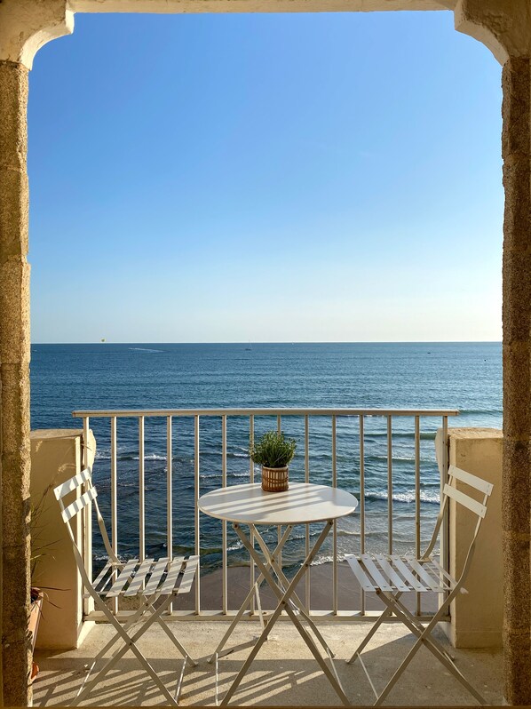 Balcon avec vue imprenable sur la baie