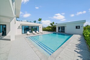 Pool Side (4)