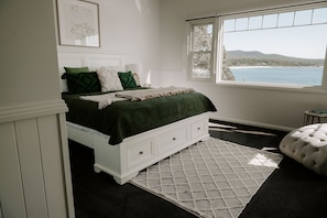 Master suite - king bed