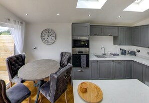 Chaffinch Lodge - Noahs Retreat, Laceby