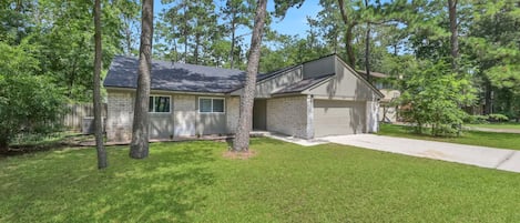 Welcome to this beautiful, corner lot home in the front of The Woodlands!  Pet Friendly!