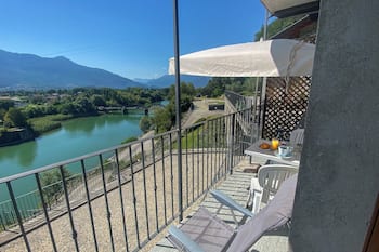 Holiday Apartment Mattia with Lake View