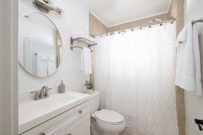 Full Bathroom 1