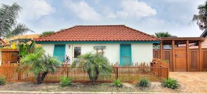 Lovely Lorna Beach Cottage