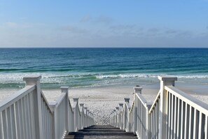 5 MINUTE WALK TO PRIVATE SEASIDE BEACH ACCESS AT WEST RUSKIN