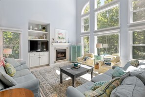 MB54: Blue Crab Cottage | Bottom level Living Area