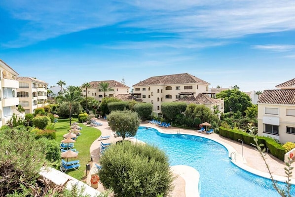 Don't miss out on enjoying the amazing pool and garden sector (1)