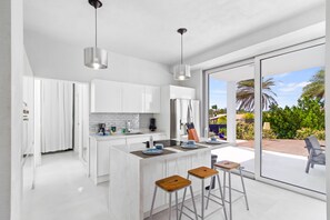 Graceful Kitchen of the Apartment in Santa Cruz Aruba - Fully equipped - Elegant and coordinated color palette for a cohesive look - Open concept connecting the kitchen to the dining and living area - Meal Bar and Bar chairs