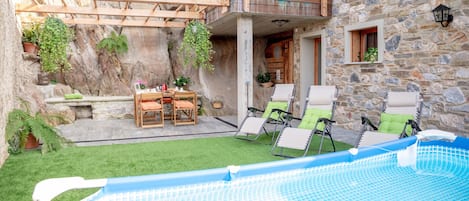 Garden with pool and pergola