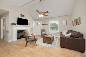 Family Room (3)
