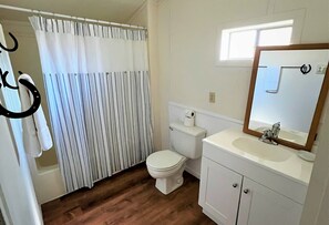 Juniper Cabin Bathroom